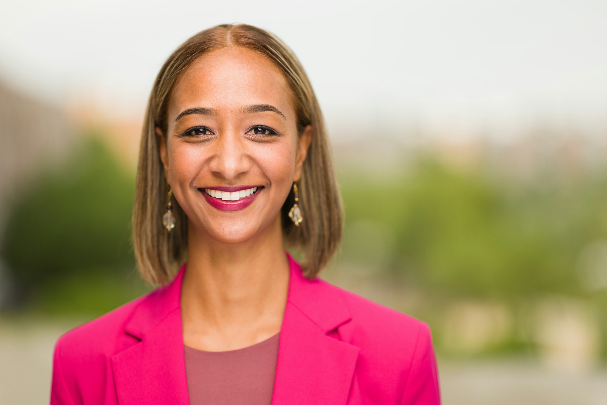 south African businesswoman CEO Headshot in blurry background. Millennial woman entrepreneur